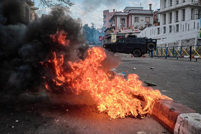 September 30, 2025, Antananarivo, Analamanga, Madagascar: Downtown Antananarivo descends into chaos on Sept. 30, 2025, as clashes erupt between protesters and security forces along the route from Ambohijatovo, the capitalâ€s democracy square, to Independe