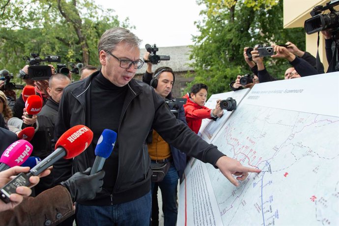 SUBOTICA(SERBIA), Oct. 3, 2025  -- Serbian President Aleksandar Vucic looks at a display board of the Hungary-Serbia high-speed railway in Subotica, Serbia, Oct. 3, 2025. Serbian President Aleksandar Vucic on Friday inaugurated the Novi Sad-Subotica secti