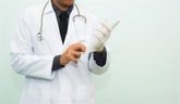 Foto: ¿Es hora de quitarse los guantes? Contaminan y en estos casos no son necesarios