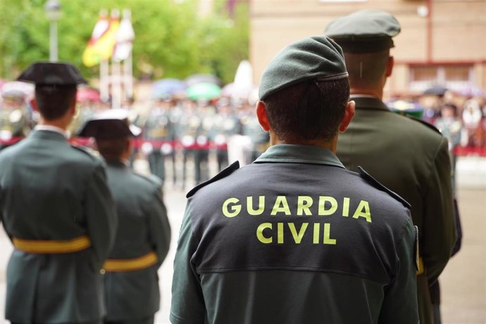 Archivo - Agentes de la Guardia Civil durante la celebración de la Patrona del Cuerpo de la Guardia Civil, en la Zona/Comandancia de La Rioja, a 12 de octubre de 2024, en Logroño.