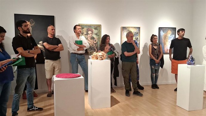 El alumnado de la Escuela de Bellas Artes Eulogio Blasco expone sus trabajos en Pintores 10 de Cáceres