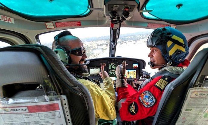 La Benemérita ha distinguido a los agentes del Medio Natural Andrés Bellido y Alberto Pablos, así como al piloto del helicóptero LE3 Antonio Abrain Blanco