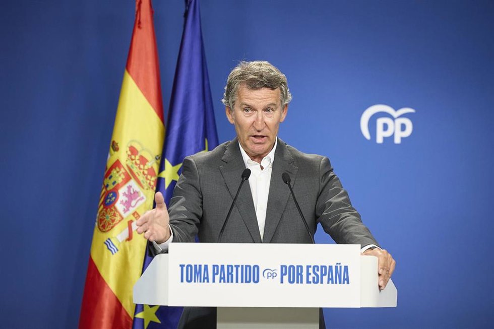 Archivo - El presidente del PP, Alberto Núñez Feijóo, durante una rueda de prensa posterior a la reunión del Comité de Dirección del PP, en la sede del partido, a 25 de agosto de 2025, en Madrid (España). 