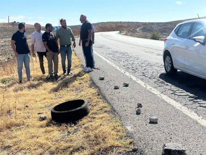 Alcaldes de la provincia de Sevilla, en la carretera A-375.