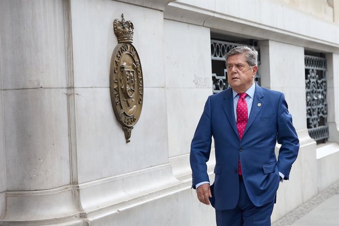 Archivo - El exministro de Defensa Federico Trillo a su llegada al acto de entrega del Premio Gumersindo de Azcárate, en el Casino de Madrid, a 7  de junio de 2023, en Madrid (España). El Colegio de Registradores de España y el Decanato Autonómico de los 