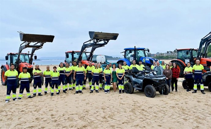 Servicio de limpieza y mantenimiento de las playas de Santander