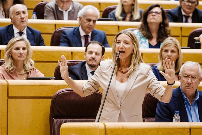 A porta-voz do PP no Senado, Alicia García, durante uma sessão de controle do governo no Senado, em 16 de setembro de 2025, em Madri (Espanha). O governo enfrenta mais uma semana de uma sessão de controle na qual responderá a perguntas de