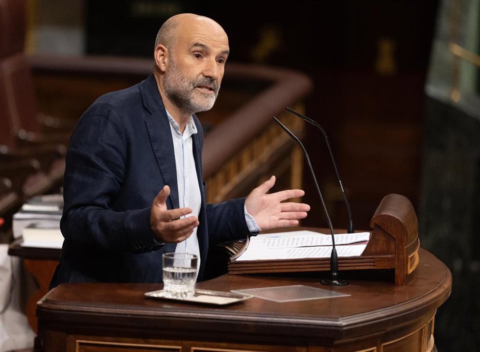 Archivo - El diputado del BNG Néstor Rego durante una sesión plenaria extraordinaria, en el Congreso de los Diputados, a 22 de julio de 2025, en Madrid (España). 