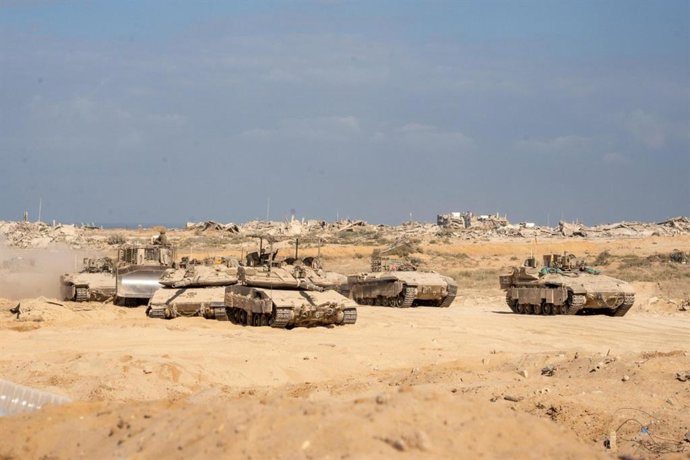Carros de combate israelíes en la Franja de Gaza