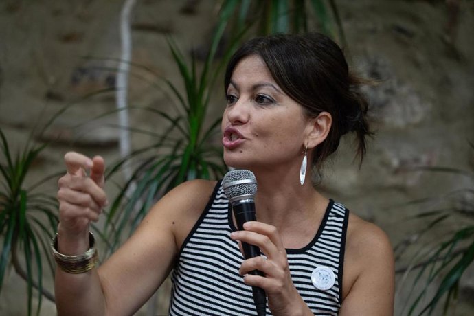 La ministra de Juventud e Infancia del Gobierno de España, Sira Rego, interviene durante el seminario ‘Feminismo para avanzar en derechos y hacer país’, en la central de EUPV, a 4 de octubre de 2025, en Valencia, Comunidad Valenciana (España). El encuentr