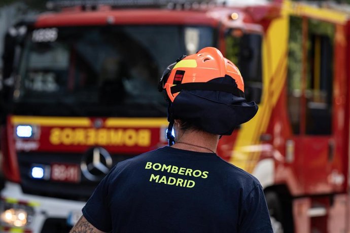 Archivo - Imagen de archivo de un bombero