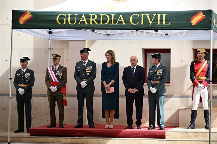 El coronel Rueda, el tercero por la izquierda, en el acto.