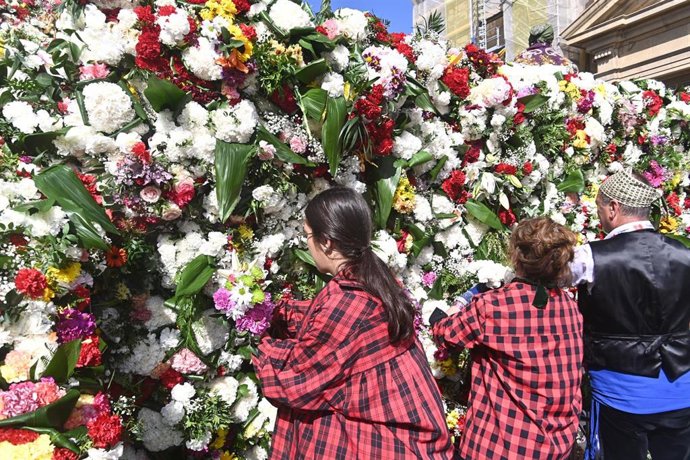 Ofrenda floral a la Virgen del Pilar, a 12 de octubre de 2025, en Zaragoza. Las Fiestas del Pilar 2025 en Zaragoza traen consigo un amplio programa de actividades, con la tradicional Ofrenda de Flores a la Virgen del Pilar como acto principal