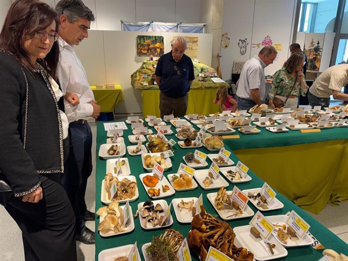 La alcaldesa de Binéfar, Patricia Rivera, este domingo 12 de octubre en la XXIV Exposición Micológica.