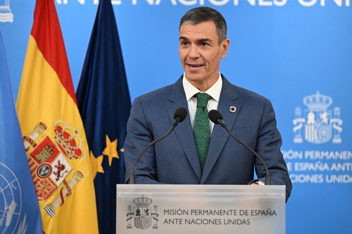 El presidente del Gobierno, Pedro Sánchez, comparece ante los medios de comunicación, en la sede de la Representación Permanente de España ante Naciones Unidas, el 25 de septiembre de 2025, en Nueva York (Estados Unidos). Sánchez ha viajado a Estados Unid