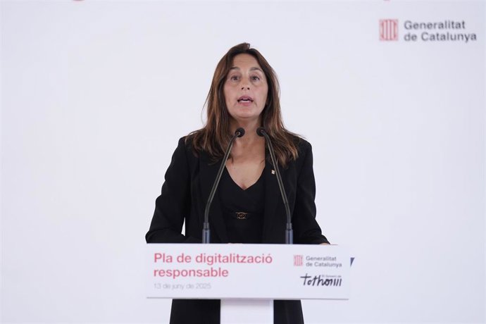 Archivo - La consellera de Educación