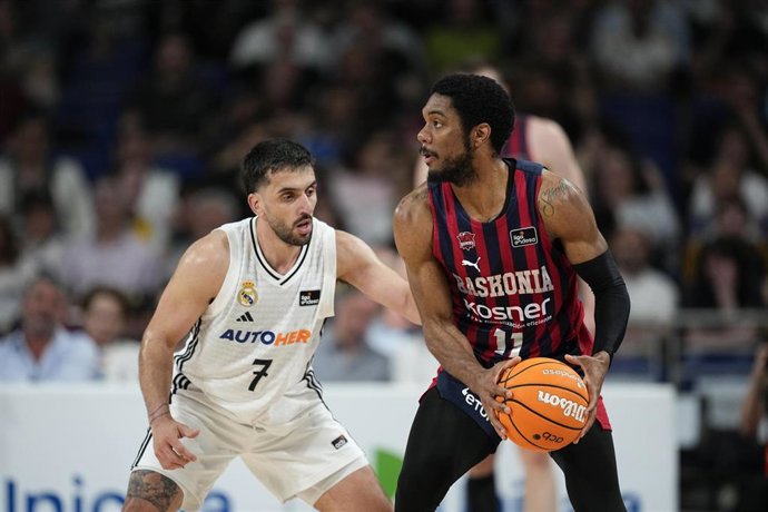 Archivo - Trent Forrest y Facundo Campazzo
