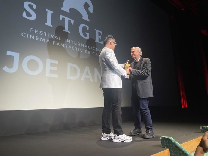 El director del Festival de Sitges Ángel Sala lliura el Gran Premi Honorífic a Joe Dante