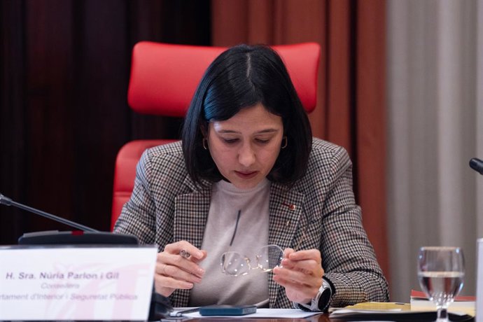 Archivo - La consellera de Interior y Seguridad Pública de la Generalitat, Núria Parlon, comparece en la Comisión de Interior, en el Parlament de Catalunya, a 5 de febrero de 2025, en Barcelona, Catalunya (España). La comparecencia tiene lugar para inform