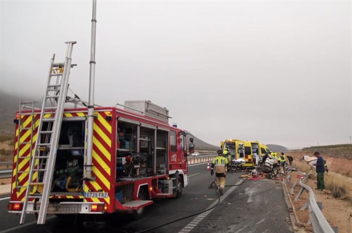 Una colisión por alcance entre un camión y un turismo dejan 6 personas heridas, dos de ellas graves, en Jumilla