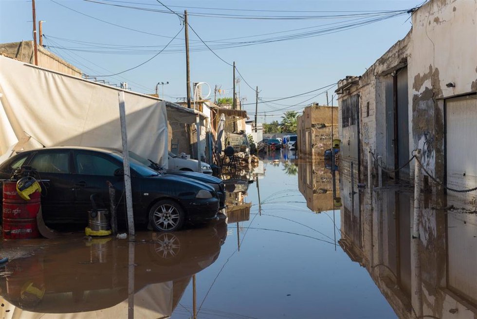 Una calle anegada de agua tras las lluvias, a 1 de octubre de 2025, en Ibiza
