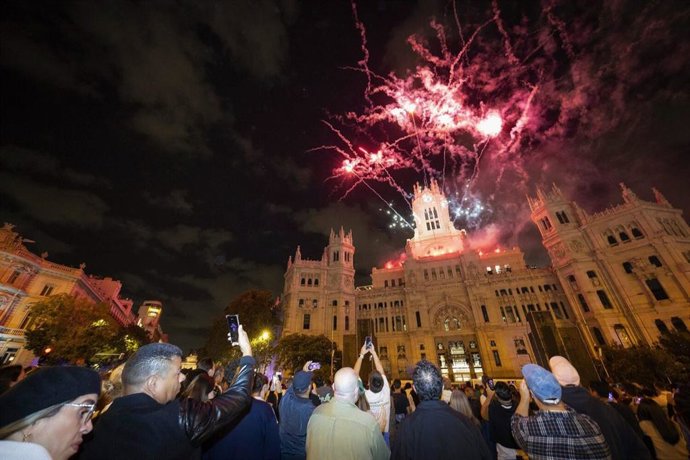 Cerca de 60.000 personas despiden el Día de la Fiesta Nacional.