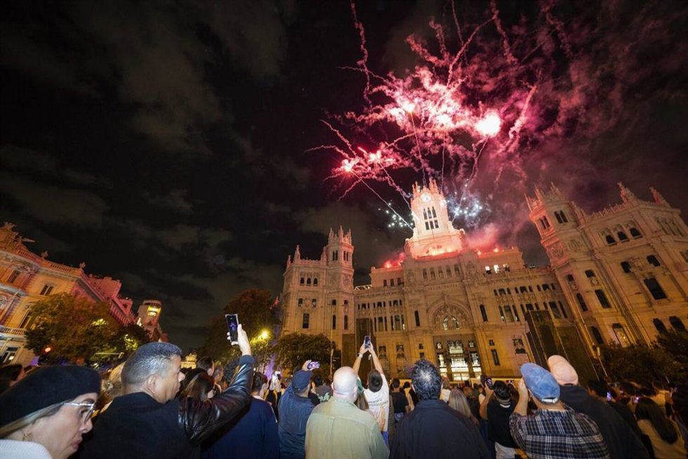 Cerca de 60.000 personas despiden el Día de la Fiesta Nacional.