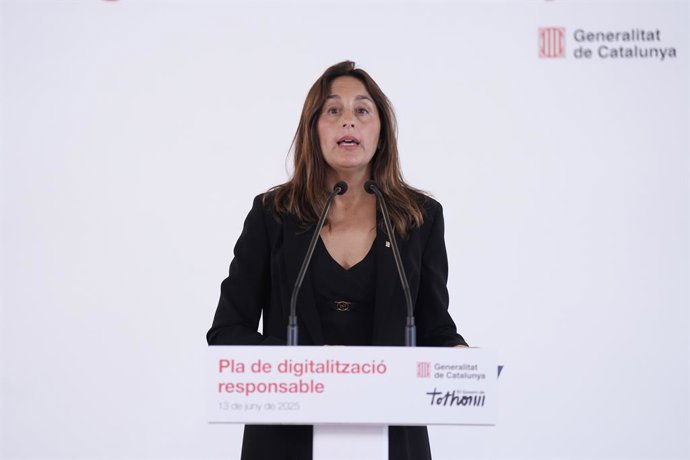 Archivo - La consellera d'Educació, Esther Niubó 