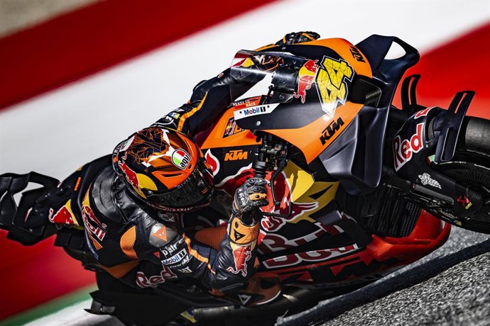 Archivo - 44 ESPARGARO Pol (spa), Red Bull KTM Factory Racing Test Driver, KTM RC16, action during the 2024 MotoGP Motorrad Grand Prix von Osterreich, 2024 MotoGP Austrian Grand Prix, on the Red Bull Ring, from August 16 to 18, 2024 in Austria, Spielberg 