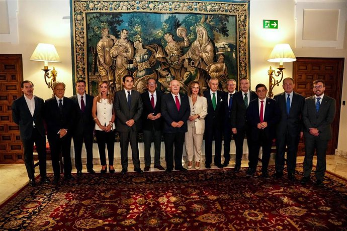 Archivo - Foto de familia durante el Desayuno informativo Europa Press: ‘Andalucía desde sus territorios' en la Sede de la Fundación Cajasol, a 10 de septiembre de 2025 en Sevilla (Andalucía, España). Los presidentes de las ocho diputaciones provinciales 