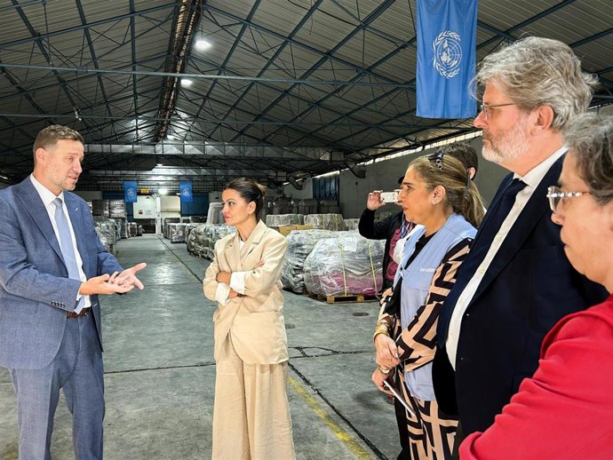 La ministra de Juventud e Infancia, Sira Rego, durante su viaje en Jordania, donde este domingo visitó los almacenes de la Agencia de Naciones Unidas