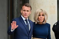 Macron reclama "estabilidad" política en Francia y carga contra "los que alimentan la división"