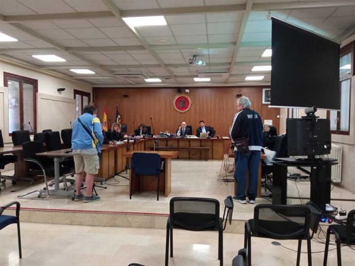 Los dos acusados, en la Audiencia.