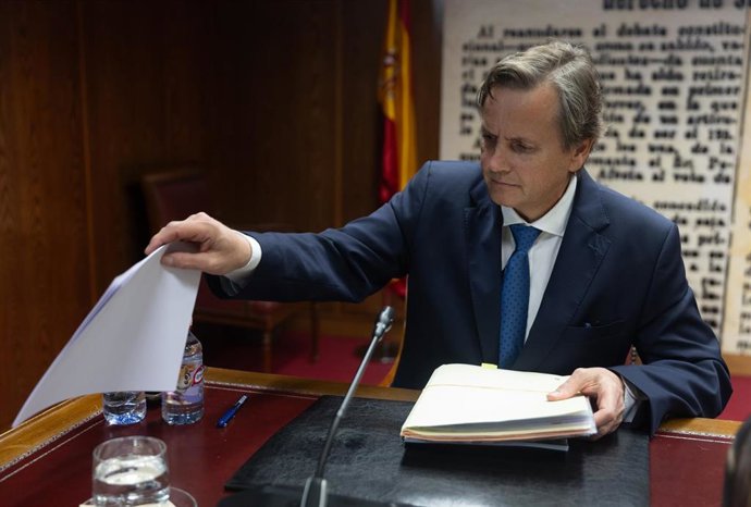 El director general de Obras Públicas e Infraestructuras de Navarra, Pedro Andrés López Vera, comparece ante la Comisión de Investigación sobre los contratos, licencias, concesiones, ayudas y otras operaciones del Gobierno.