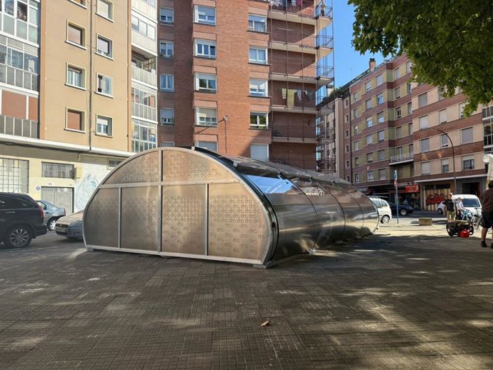 Archivo - Un aparcabicis seguro en Vitoria.