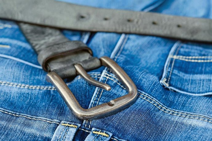 Cómo colocarte bien el cinturón: el truco para que no se mueva ni pierda forma