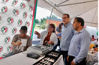 Diputados del PRI en la brigada médica de Juárez