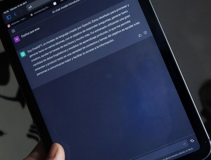 Archivo - Arquivo - O site do ChatGPt em um tablet, em 14 de abril de 2023, em Madri (Espanha).