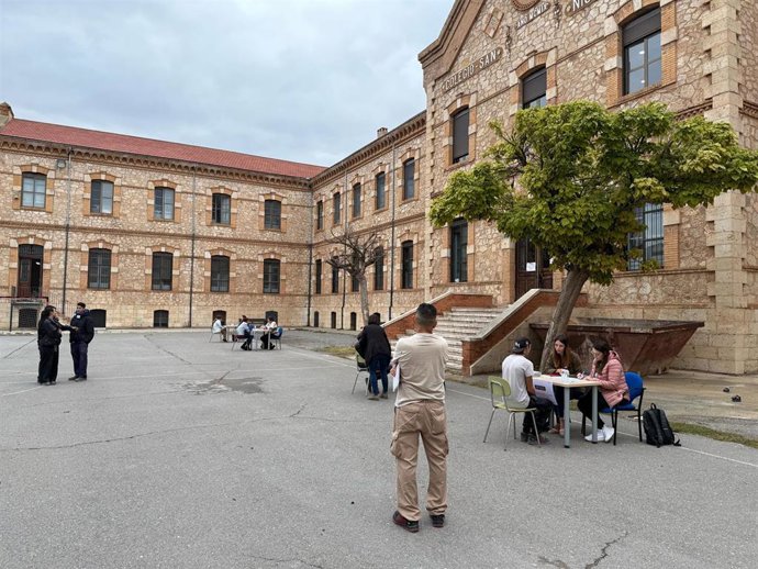 Encuentro de empresas y demandantes de empleo organizado por Cáritas Diocesana y la Fundación 'la Caixa'.