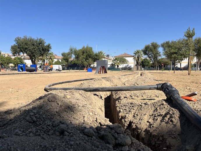 El Ayuntamiento inicia la segunda fase de la mejora de la red de riego en Sevilla Este