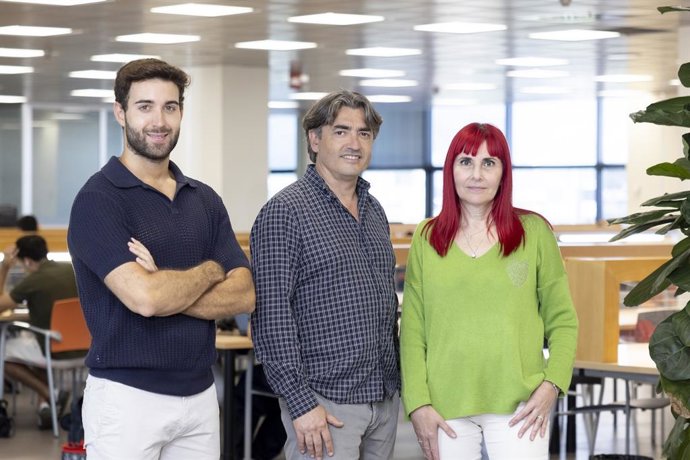 Antonio Jovaní, Gonzalo Haro y Francisca Castellano, investigadores del Grupo TXP de la Universidad CEU Cardenal Herrera coautores del estudio.