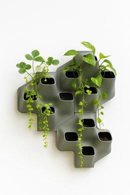 Las piezas de la fachada vegetal, con plantas artificiales