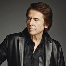 La actuación de Raphael (en la imagen) el próximo día 18 en la Plaza de Toros es una de las grandes propuestas culturales para esta semana en la capital almeriense.