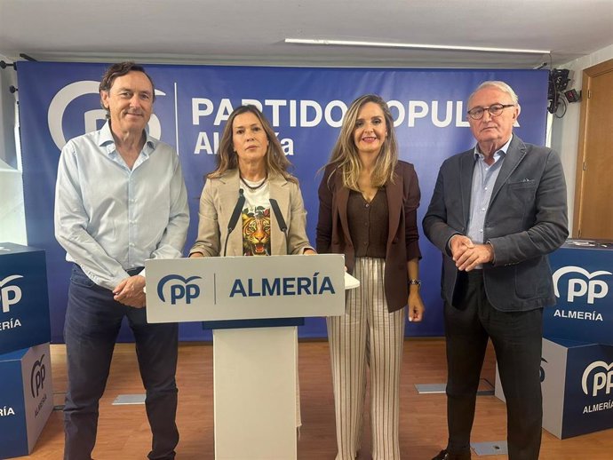 La diputada nacional del Partido Popular de Almería Ana Martínez Labella en una rueda de prensa.
