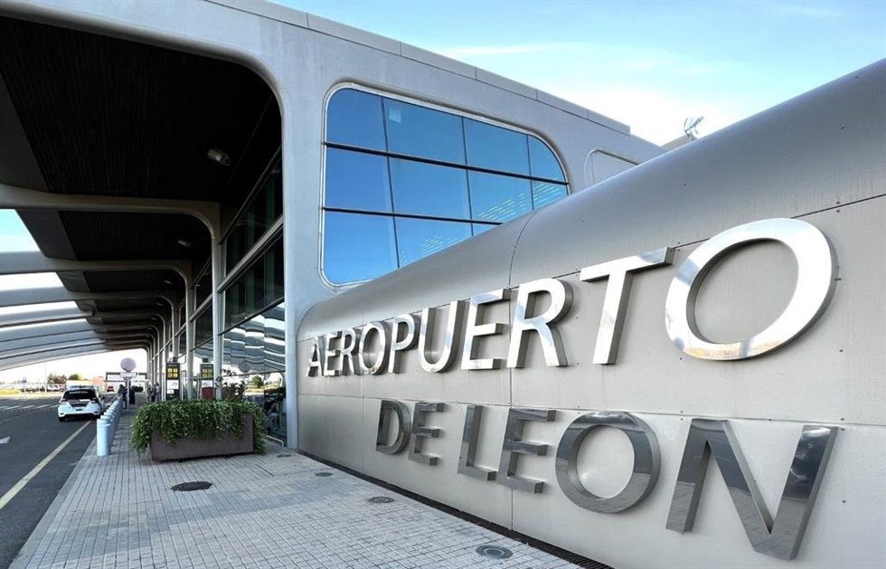 Archivo - Aeropuerto de León.