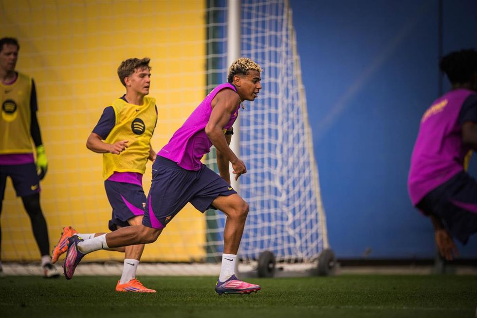 El jugador del Bara Lamine Yamal en su regreso a los entrenamientos.