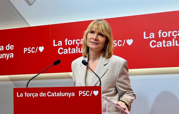 La viceprimera secretaria y portavoz del PSC, Lluïsa Moret, en una rueda de prensa desde la sede del partido