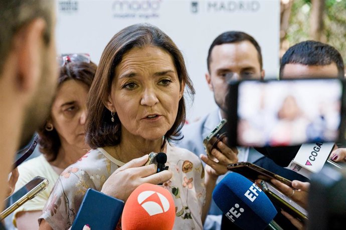 Archivo - La portavoz del PSOE en el Ayuntamiento de Madrid, Reyes Maroto, ofrece declaraciones a los medios durante la  presentación de la programación oficial de MADO 2025 (Madrid Orgullo).