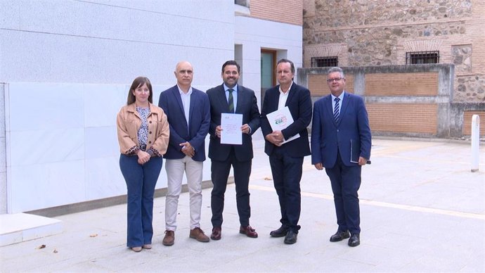 Reunión entre los presidentes regionales del PP, Paco Núñez, y CESM, Jorge Curiel, en las Cortes de C-LM.