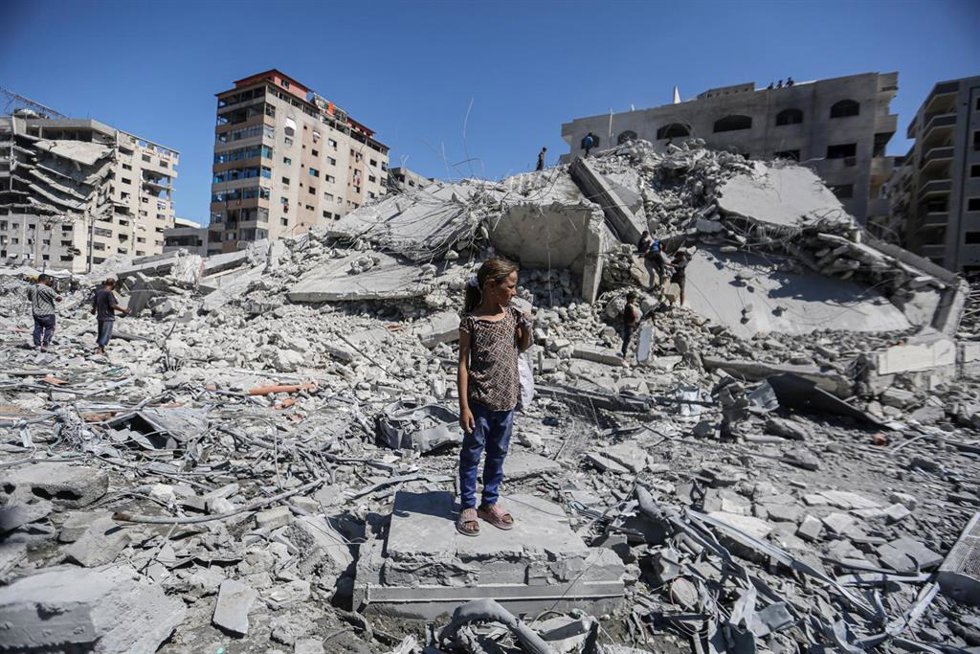 Archivo - Imagen de archivo de los escombros tras un bombardeo de Israel en Gaza.